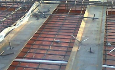 鋼板吊鉗助力地下室防水作業